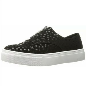 MADDEN GIRL LOW TOP ZIP FASHION SNEAKER BLACK STAR